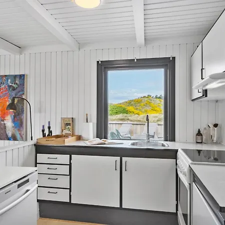 Feriehus 4 Bedroom Cozy In