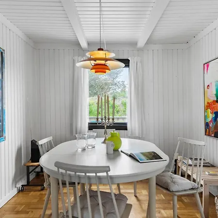 Feriehus 4 Bedroom Cozy In