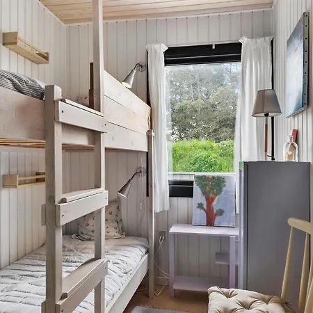 4 Bedroom Cozy In Feriehus