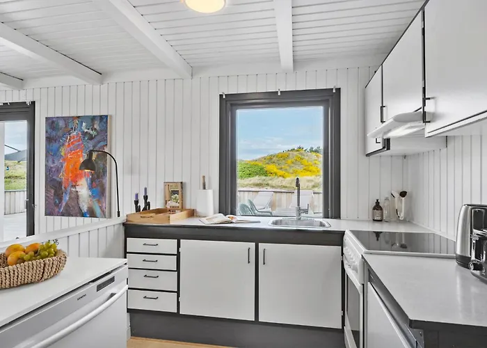 Дом отдыха 4 Bedroom Cozy In