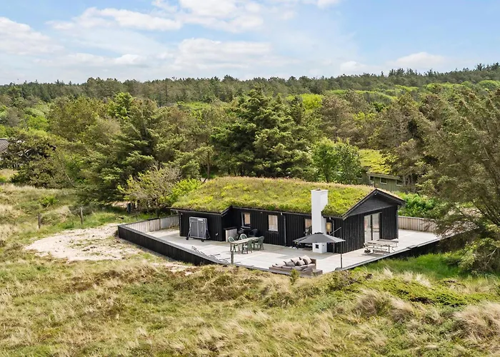 4 Bedroom Cozy In Saltum