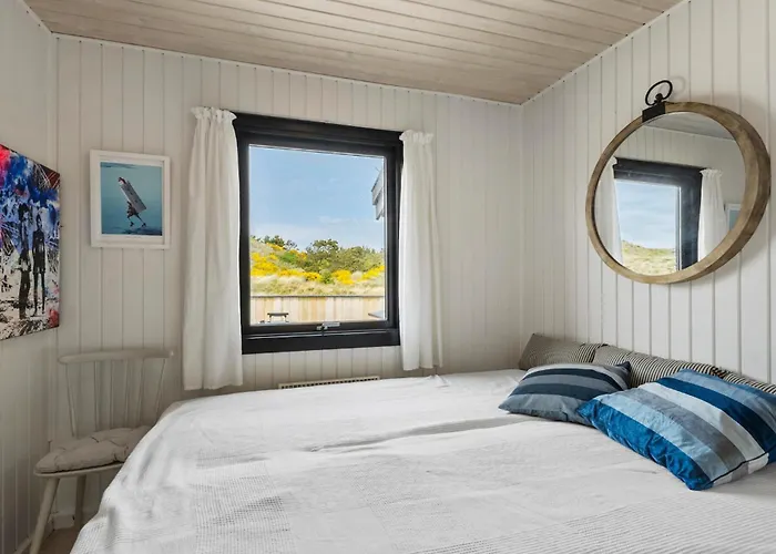 4 Bedroom Cozy In Сasa de vacaciones Saltum