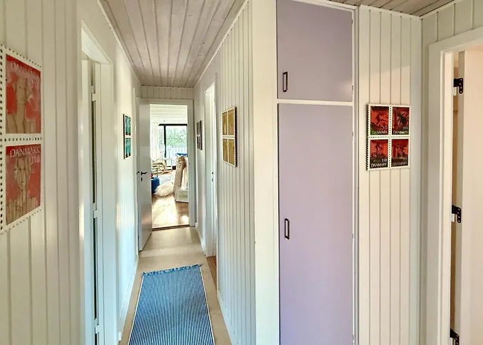 4 Bedroom Cozy In Сasa de vacaciones *